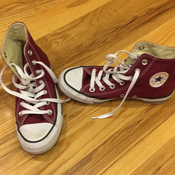 Converse Chuck Taylor’s - Picture 1 of 2